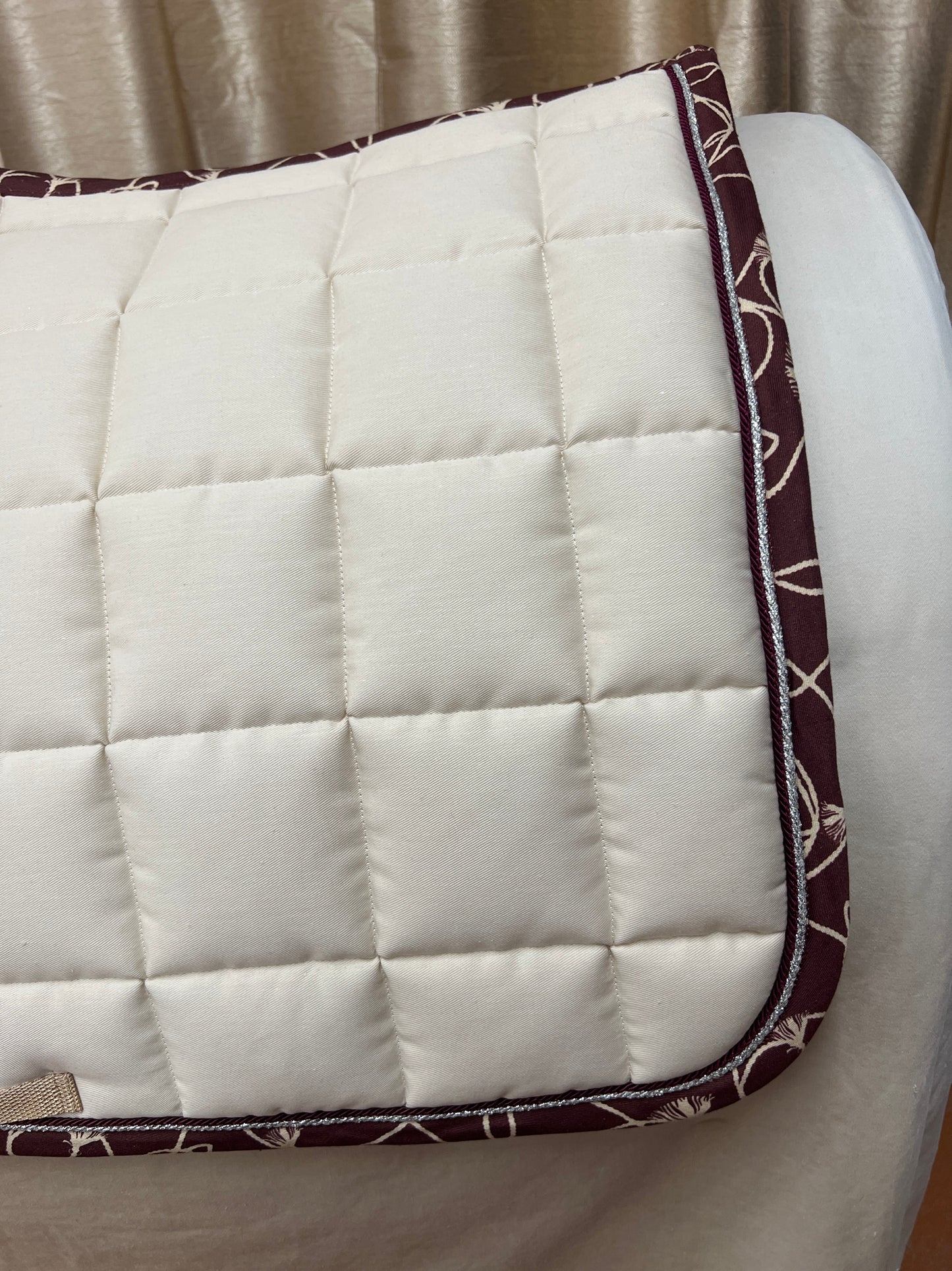 Saddle pad and bonnet