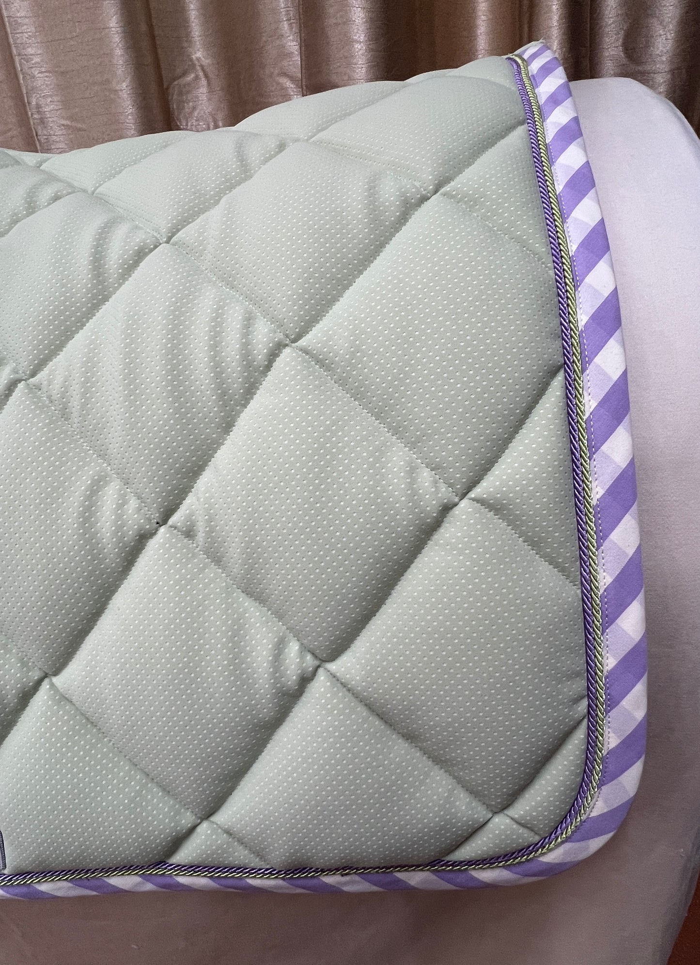 Saddle pad and bonnet