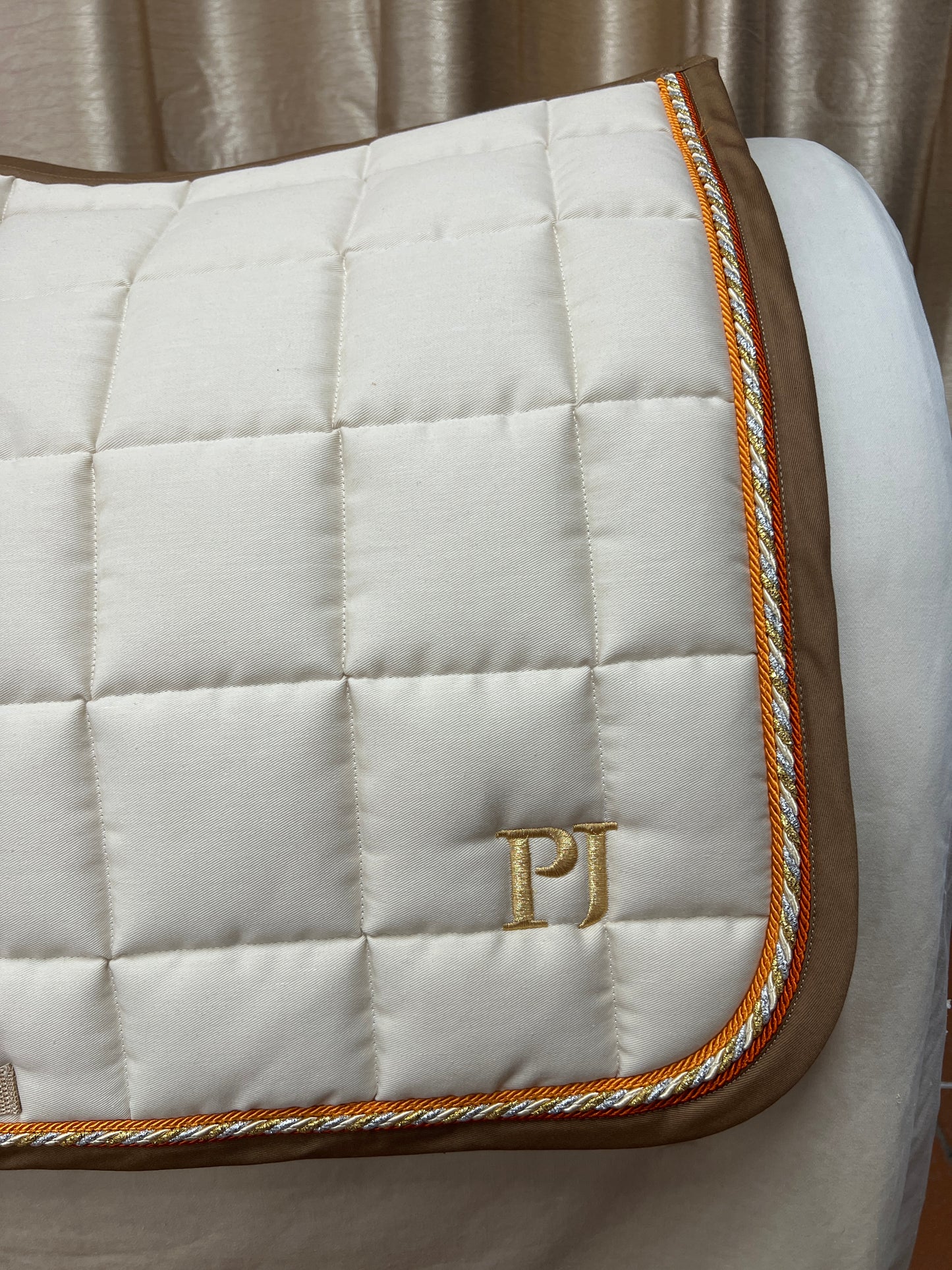 Saddle pad and bonnet